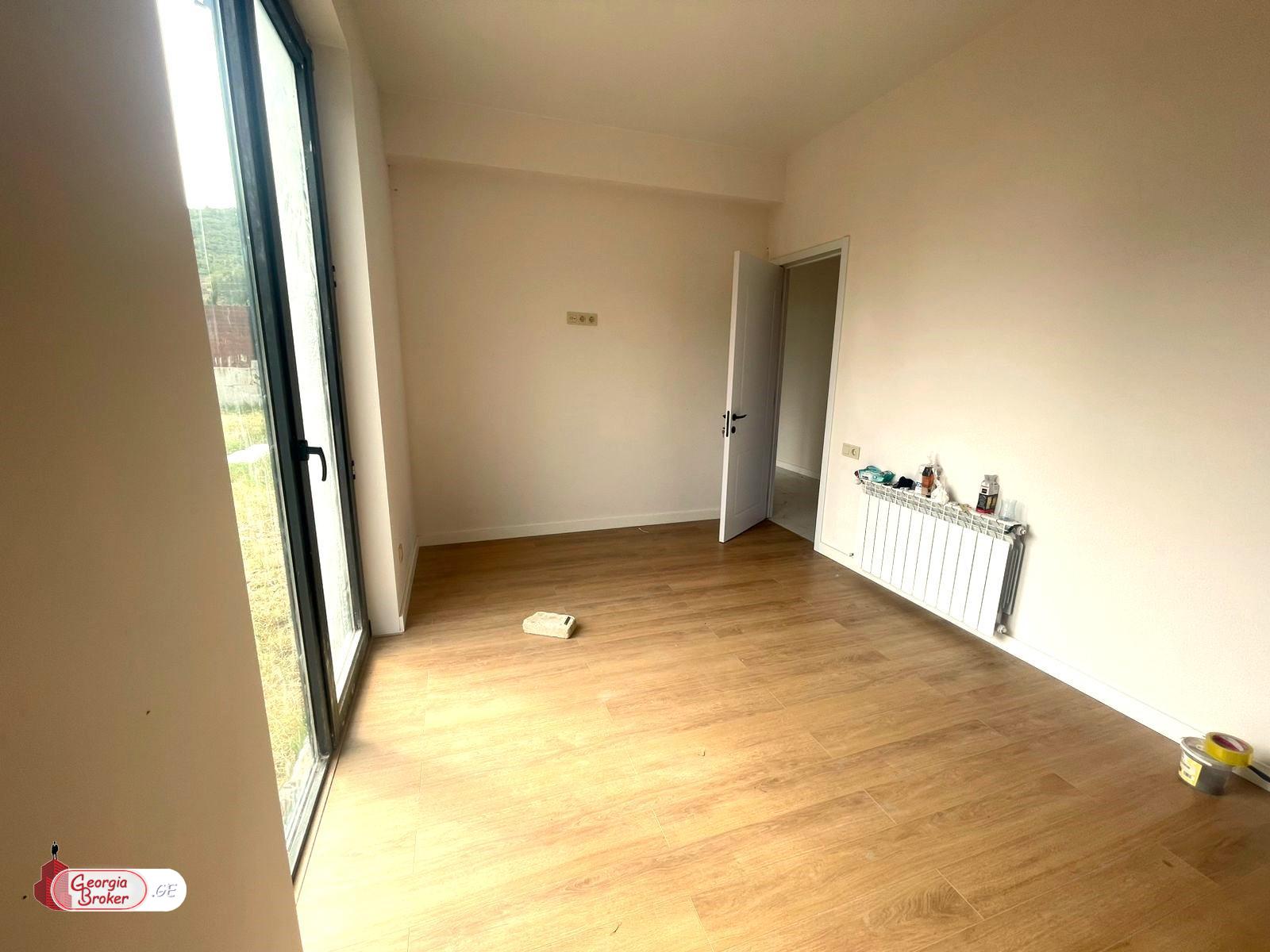 იყიდება ახალი გარემონტებული 5 ოთახიანი სახლი